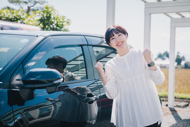 車と女性