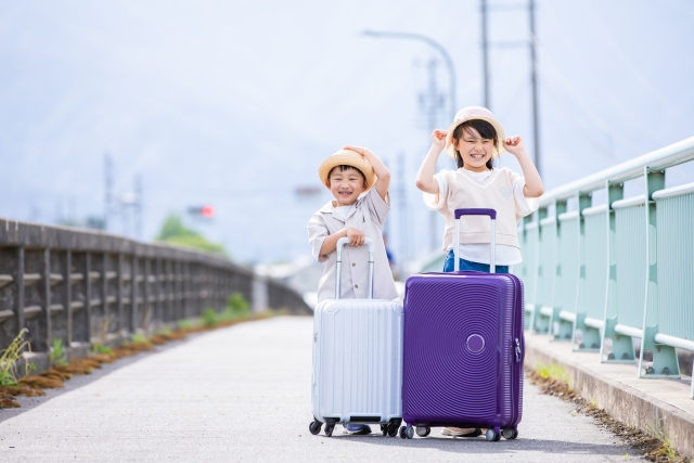 カバンを持った学生（柔軟性の象徴）